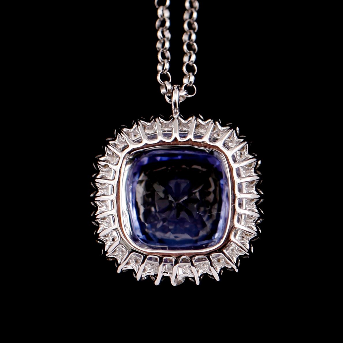 HÄNGE, 18 k vitguld, tanzanit ca 2.69 ct, briljantslipade diamanter tot ca 0.48 ct.