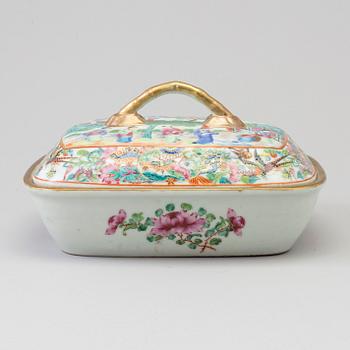 A famille rose porcelain tureen with cover, Canton, Qing dynasty, 19th century.