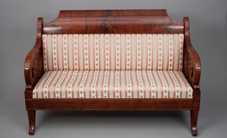 SOFFA, mahognyfanerad, Ryssland ca 1830.