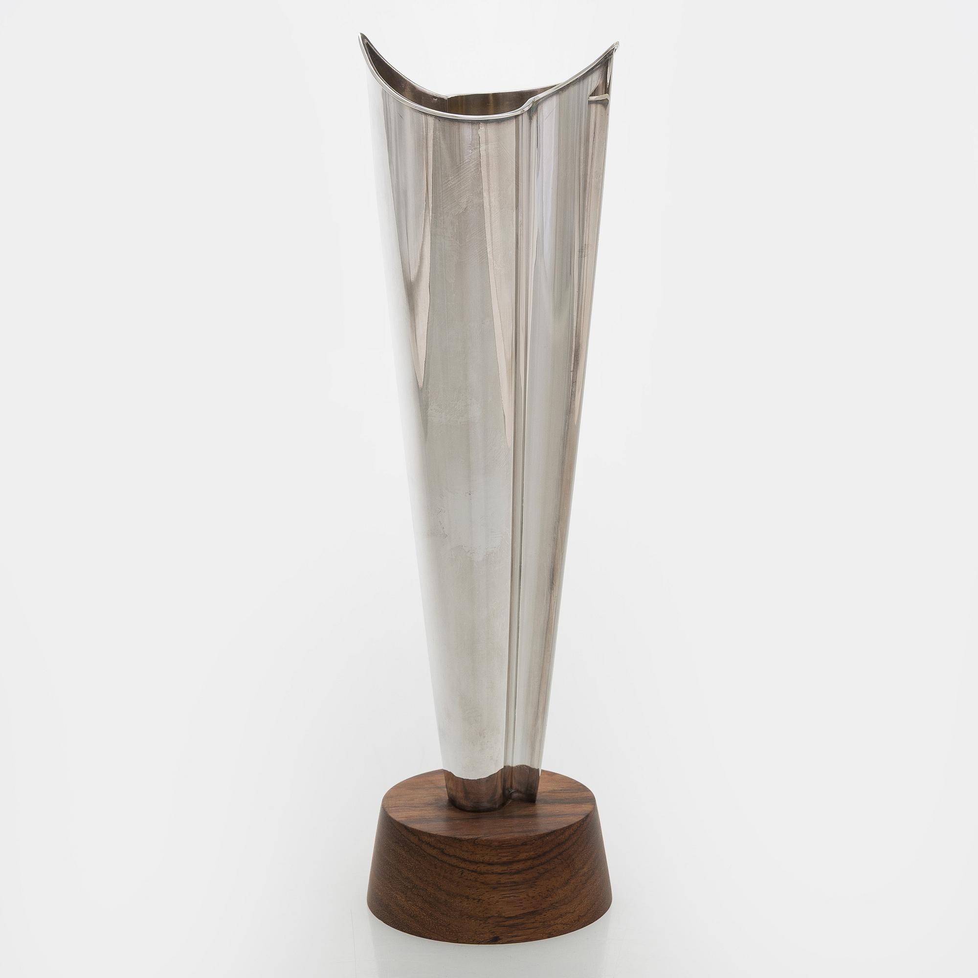 Tapio Wirkkala, vas, sterlingsilver och palisander, TW 228, "Liekki" (Flamma), Kultakeskus, Tavastehus.