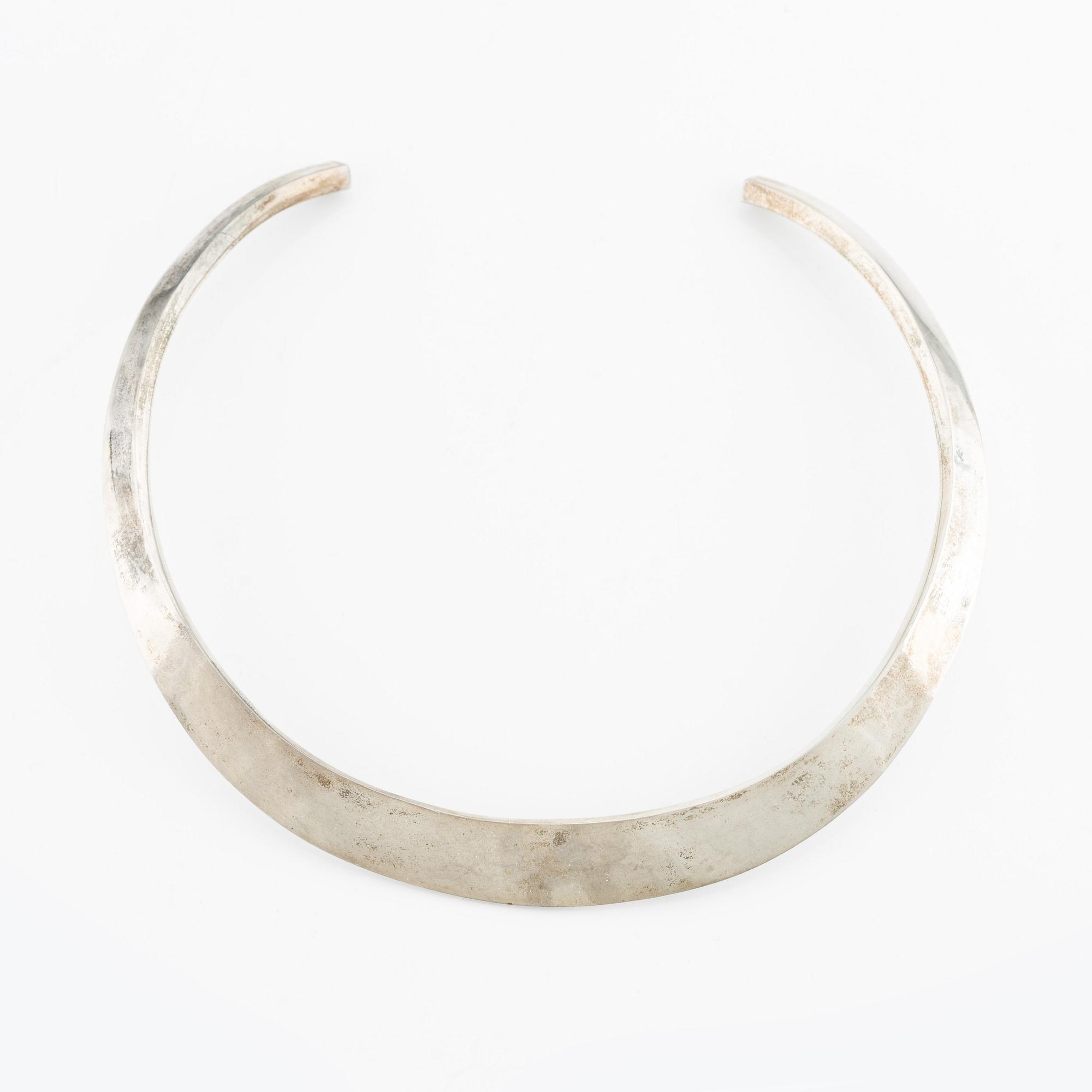 Maria Elmqvist, rigid neck ring, hammered sterling silver.