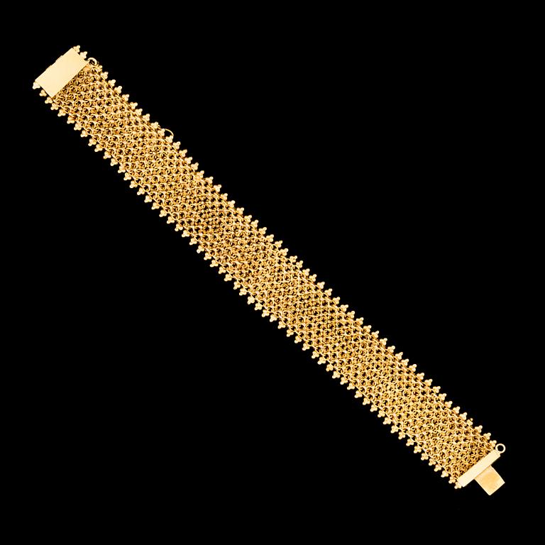 A NECKLACE, A BRACELET and A PAIR OF EARRINGS, 18K gold.
