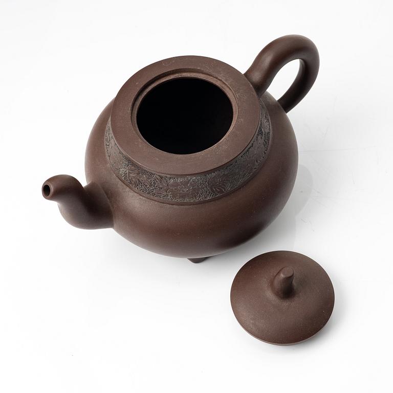Zhou Guizhen, A brown yixing teapot, China, 1980/90s.