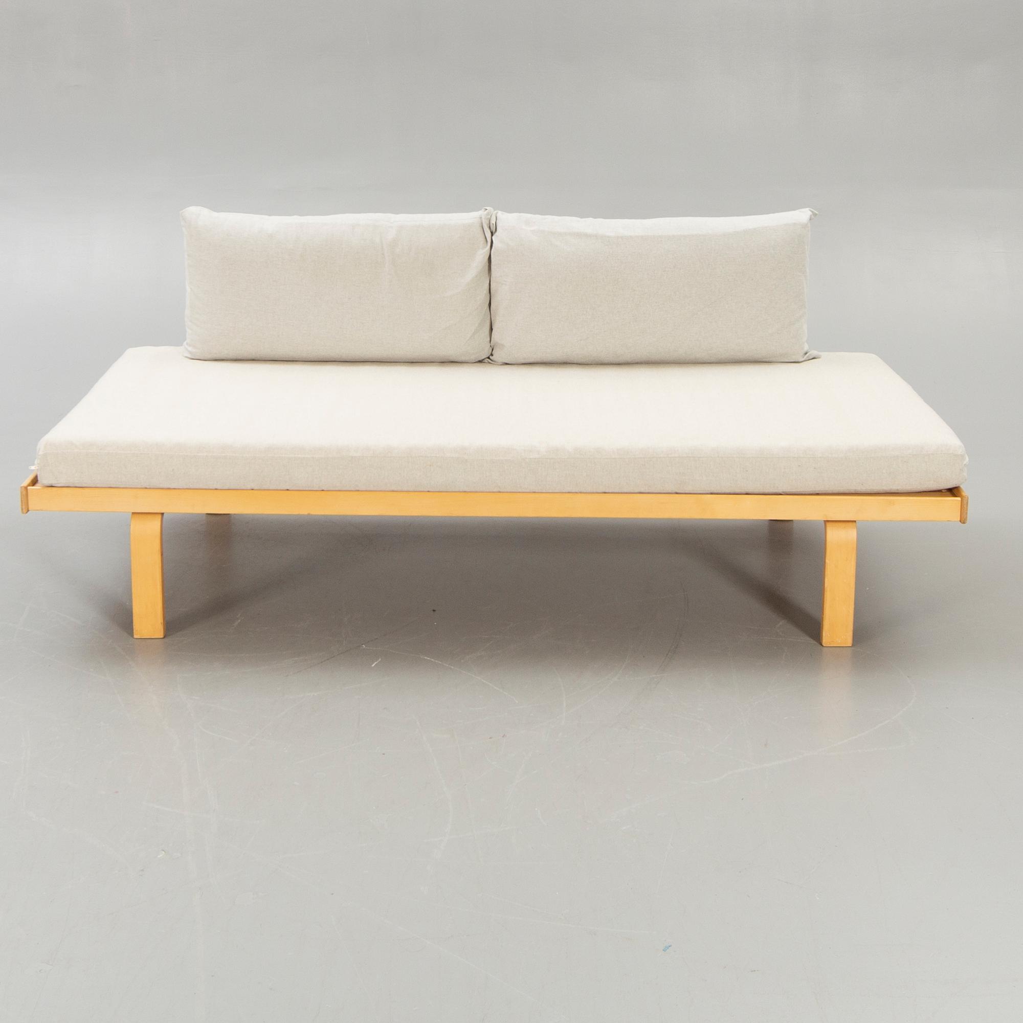 Alvar Aalto, daybed model 710, Artek.