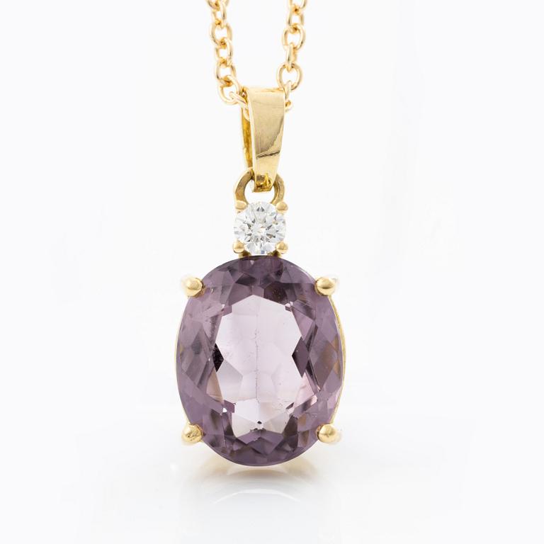 Necklace 18K gold with purple tourmaline and brilliant-cut diamond.