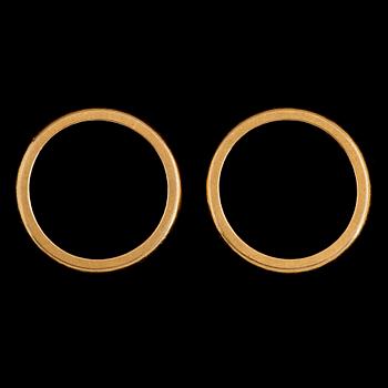 RINGAR, 2 st, 23 k guld, svenska stämplar, vikt ca 10 g.