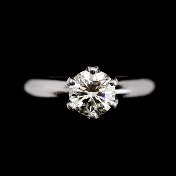 RING, platina, solitär briljantslipad diamant ca 1.0 ct.