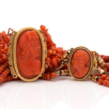 A coral bracelet and necklace from the 19th century.