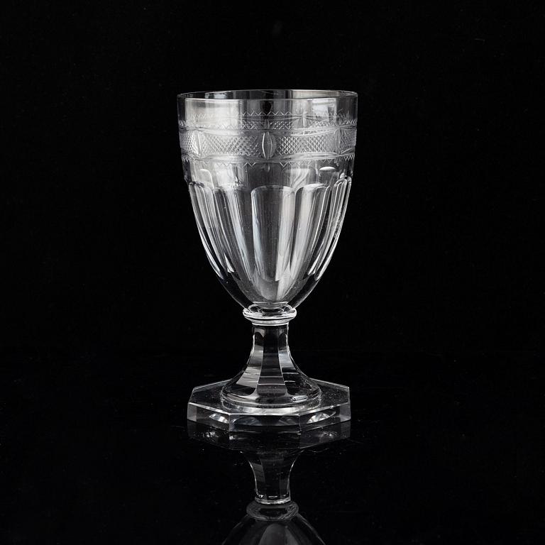 Gerda Strömberg, an early 20th century 37-pcs glass servis "Hörningsholm", Strömbergshyttan, Sweden.