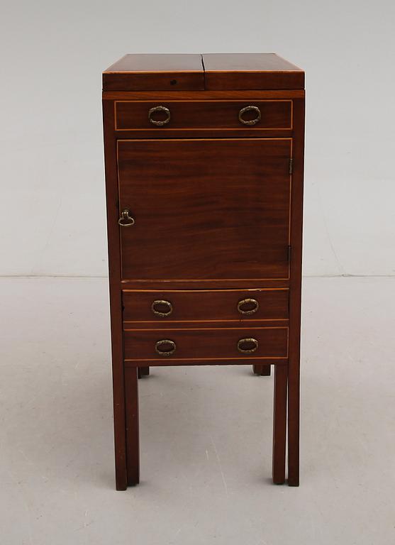 KOMMOD, troligen England, 1800-tal.