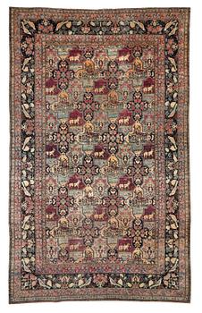 1243. ANTIQUE/SEMI-ANTIQUE TEHERAN probably. 314,5 x 196 cm.