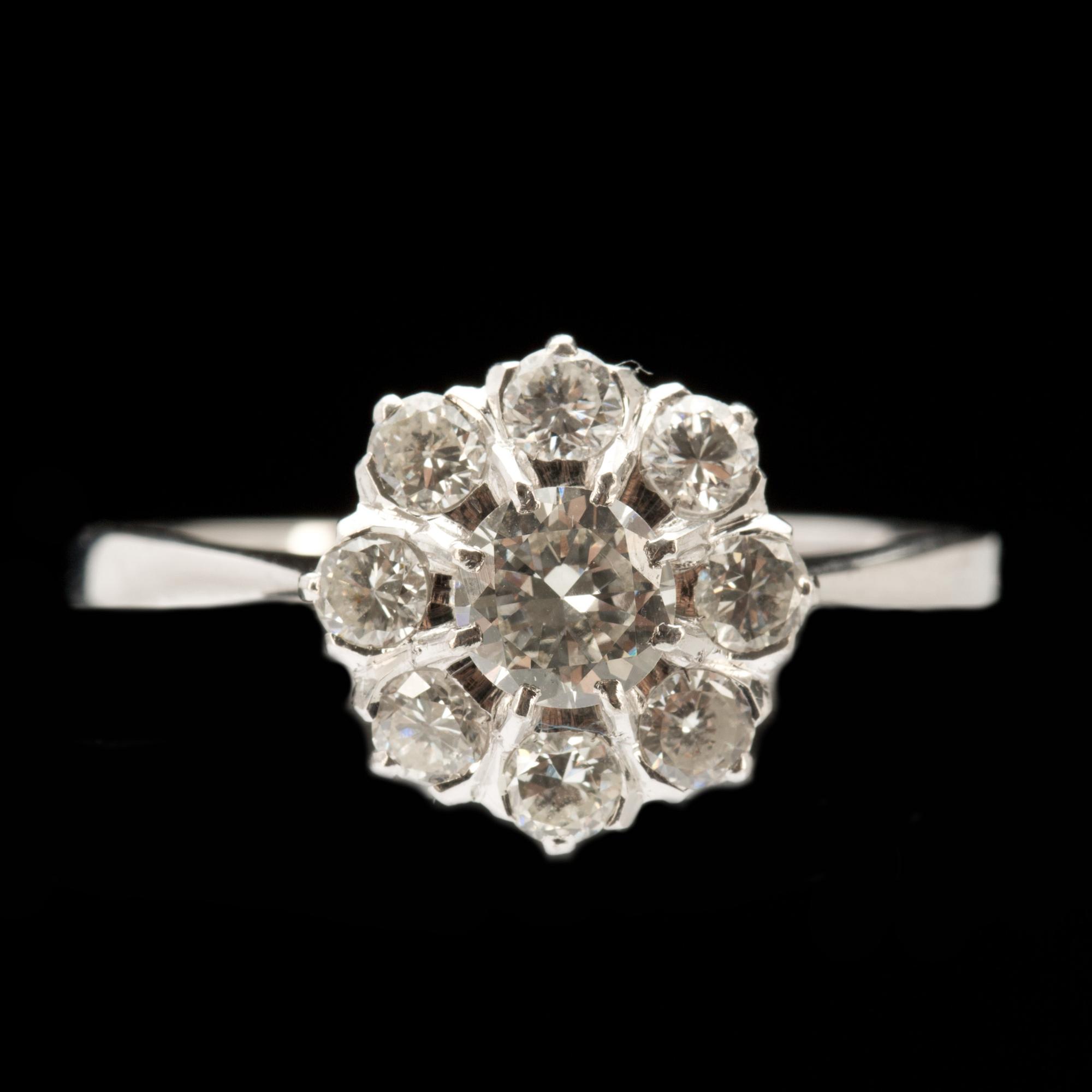 RING, 18k vitguld med briljantslipade diamanter, tot ca 0,80ct. Vikt ca 2g.