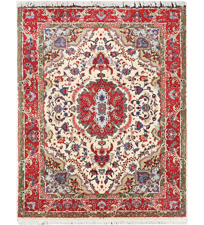 A Tabriz rug, part silk, 50 raj, c. 204 x 154 cm.