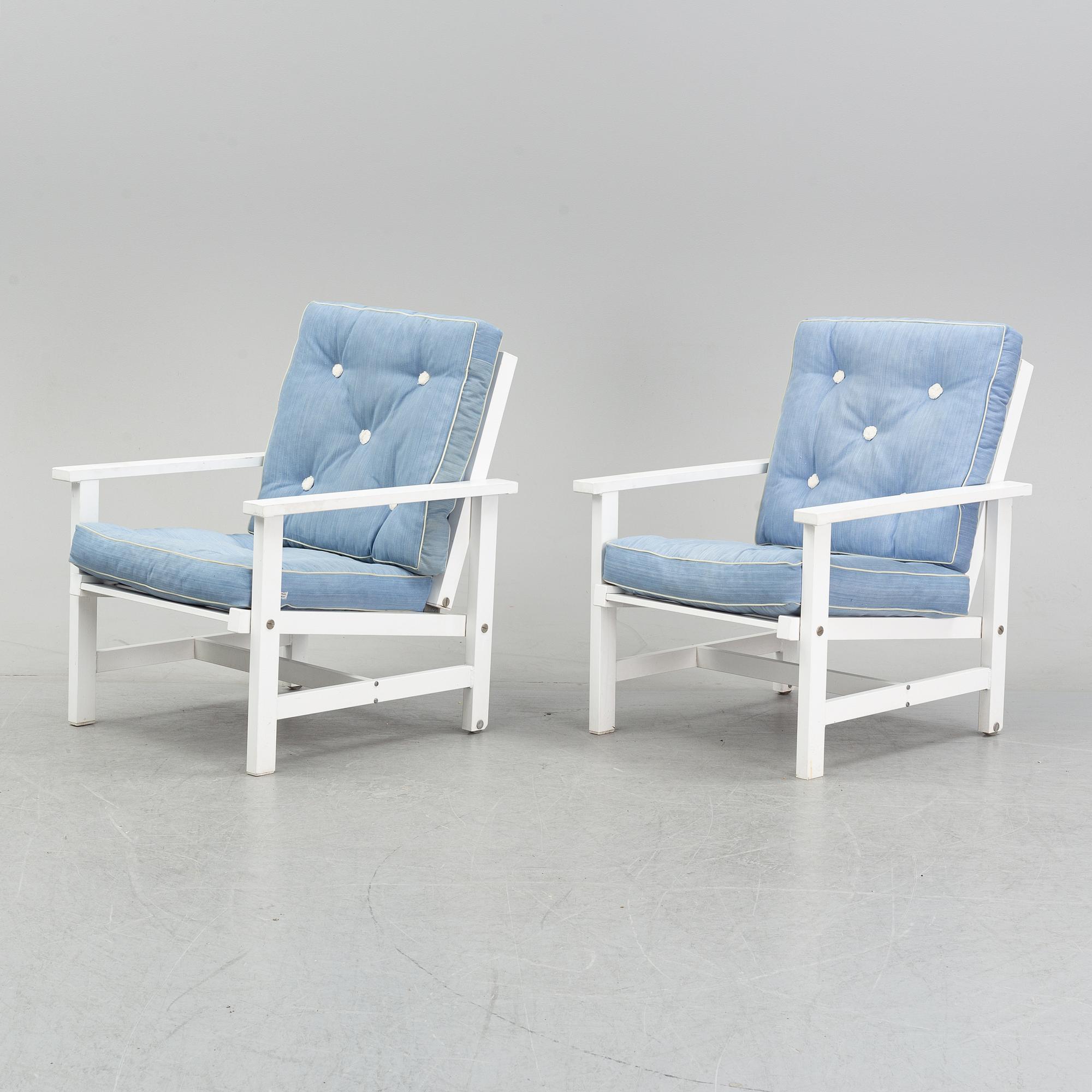 Elsa Stackelberg, a pair of painted aluminium armchairs, Fri Form, late 20th century.