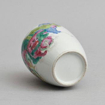 VAS, porslin, Kina, Qing dynastin, 1800-tal.