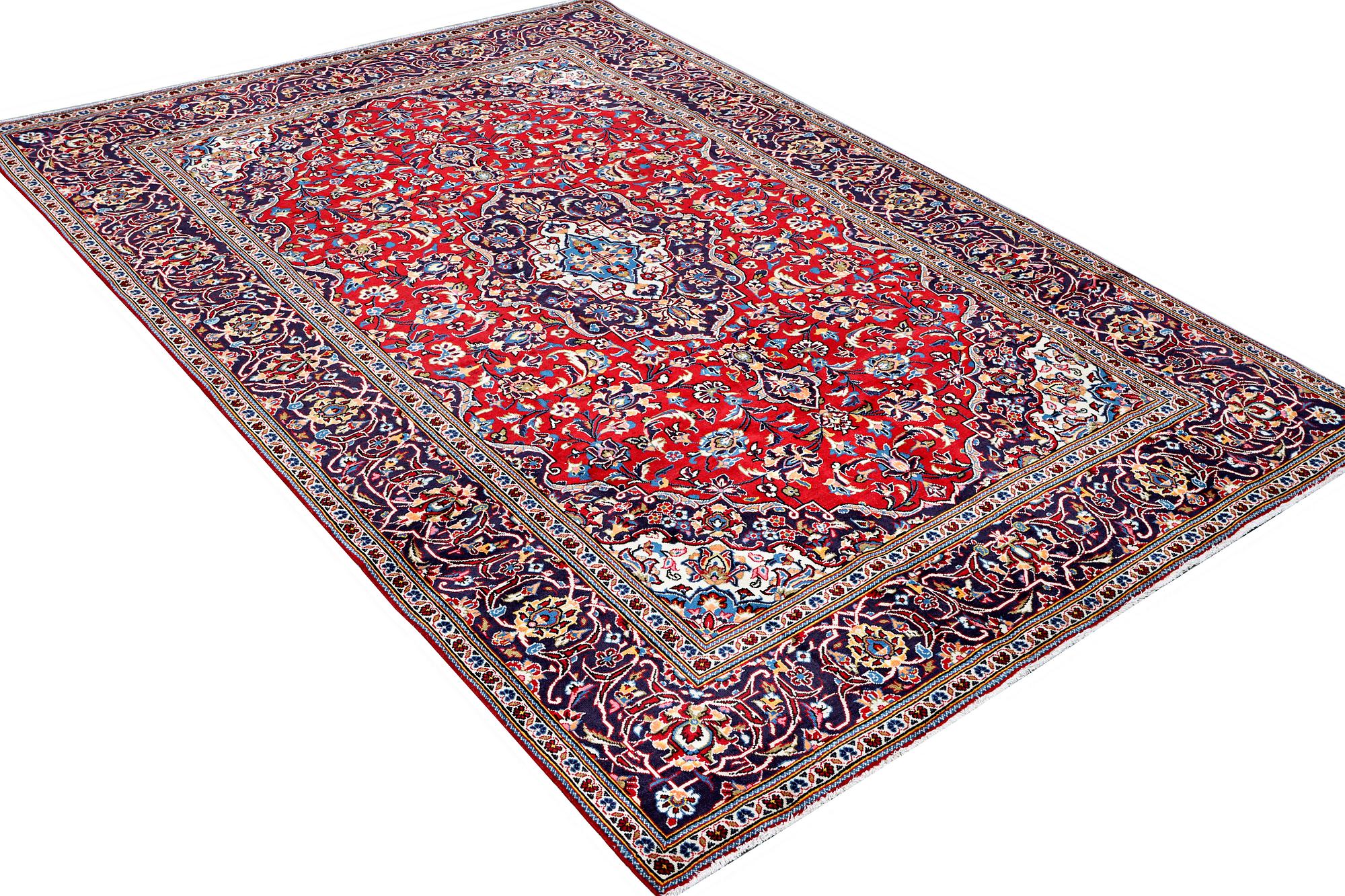 A Kashan carpet, c. 307 x 208 cm.