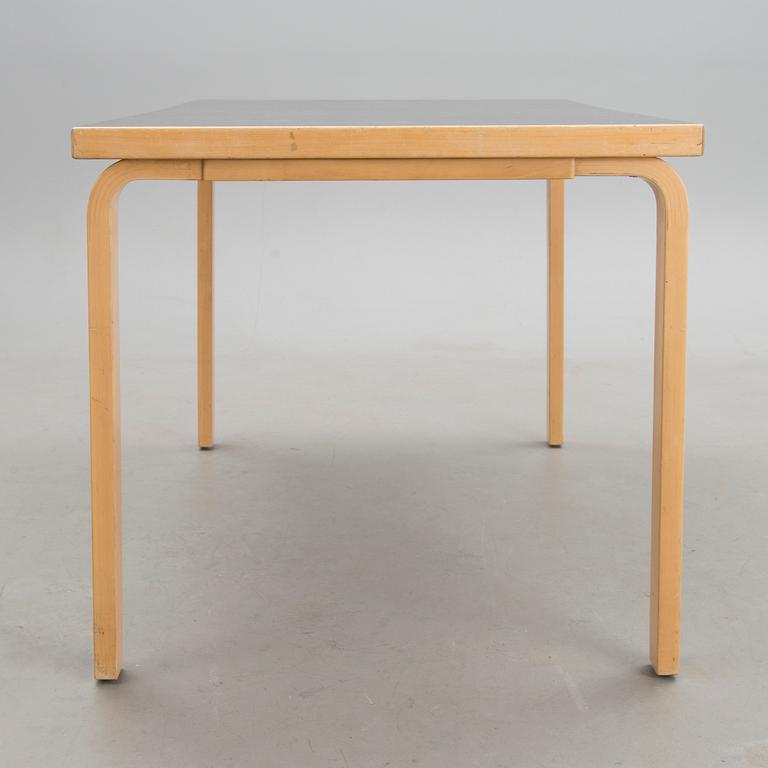ALVAR AALTO, bord, modell 82, Artek 1900-talets mitt.