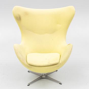Arne Jacobsen, a swivel easy chair, 'The Egg', Fritz Hansen 1992.