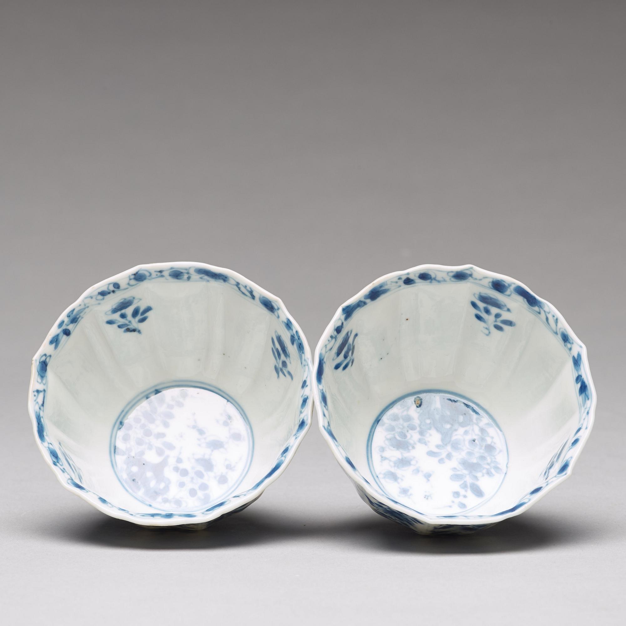 KOPPAR, sex (2+2+2) stycken, med FAT, fem (2+2+1) stycken, porslin. Qingdynastin, Kangxi (1662-1722).