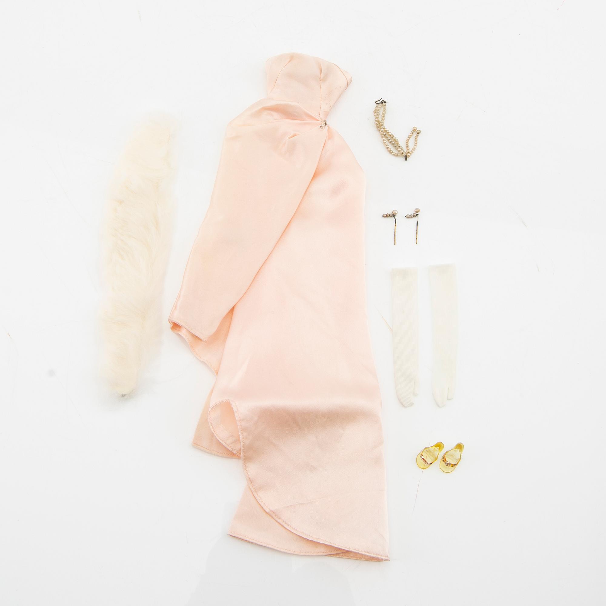 Barbiekläder 4 set. vintage, bl a "Suburban Shopper", Mattel 1959-64. "Winter Holiday", Mattel 1959-63.