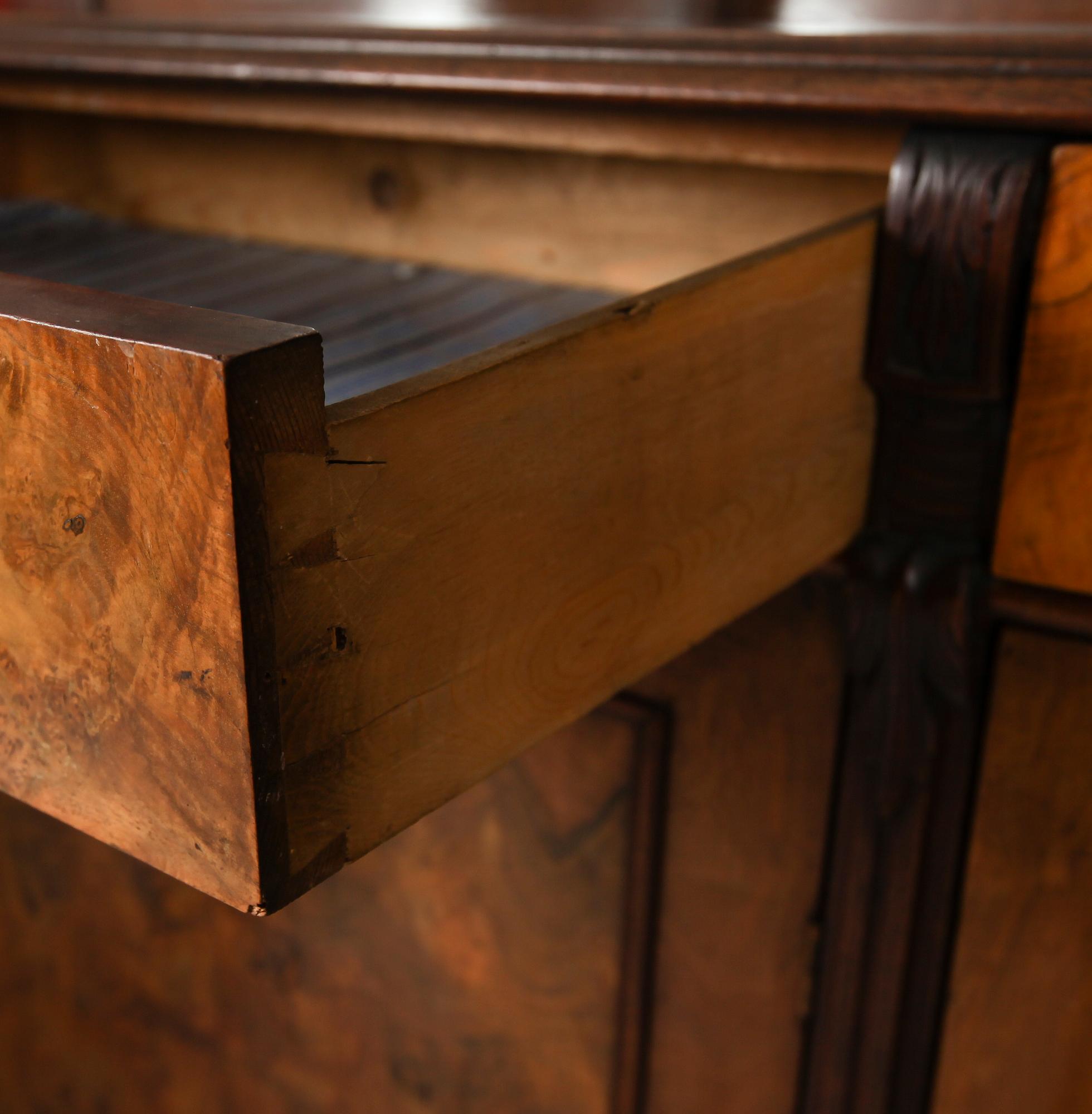 SPEGELSKÄNK, 1800-talets andra hälft.