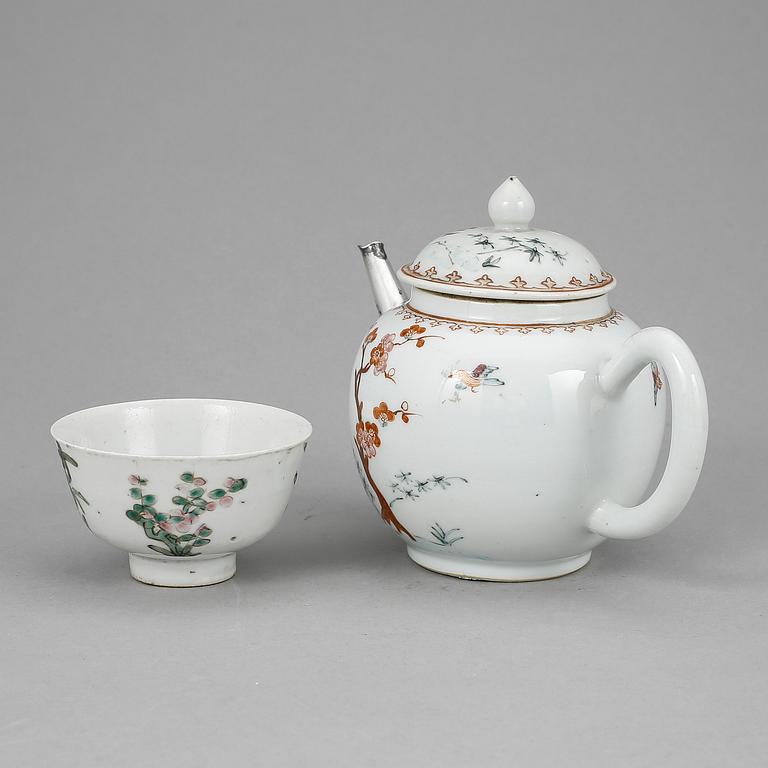 TEKANNA OCH SKÅL, porslin. Kina, 1700-/1800-tal.