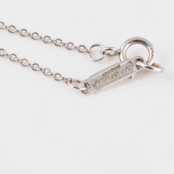 HÄNGE, Tiffany & Co, 18K vitguld med 16 briljantslipade diamanter. Vikt 2,2 gram.