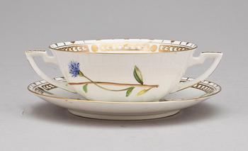 BULJONGKOPPAR MED FAT, 6 st, porslin, Royal Copenhagen. 1900-talets mitt / andra hälft.