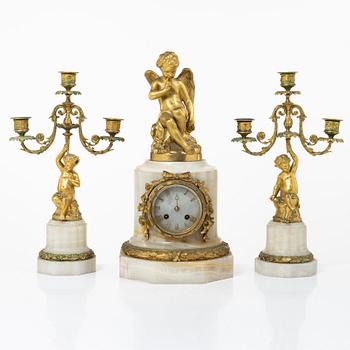 A three piece table garniture, circa 1900.