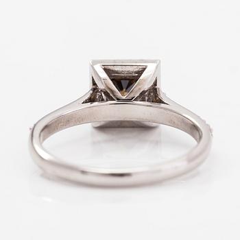 A 14K whitegold ring with diamonds ca. 1.32 ct in total. With AIG certificate.