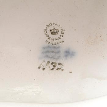 Theodor Lundberg,  skulptur "Vågen och klippan" Royal Copenhagen porslin.