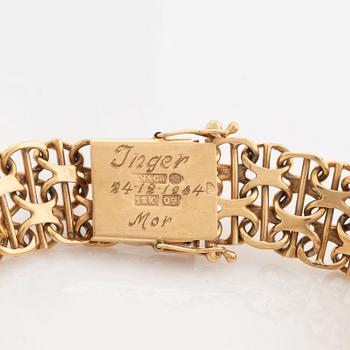 18K gold bracelet.