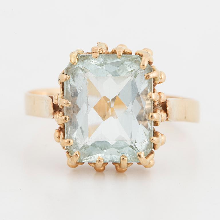 RING, guld med akvamarin.