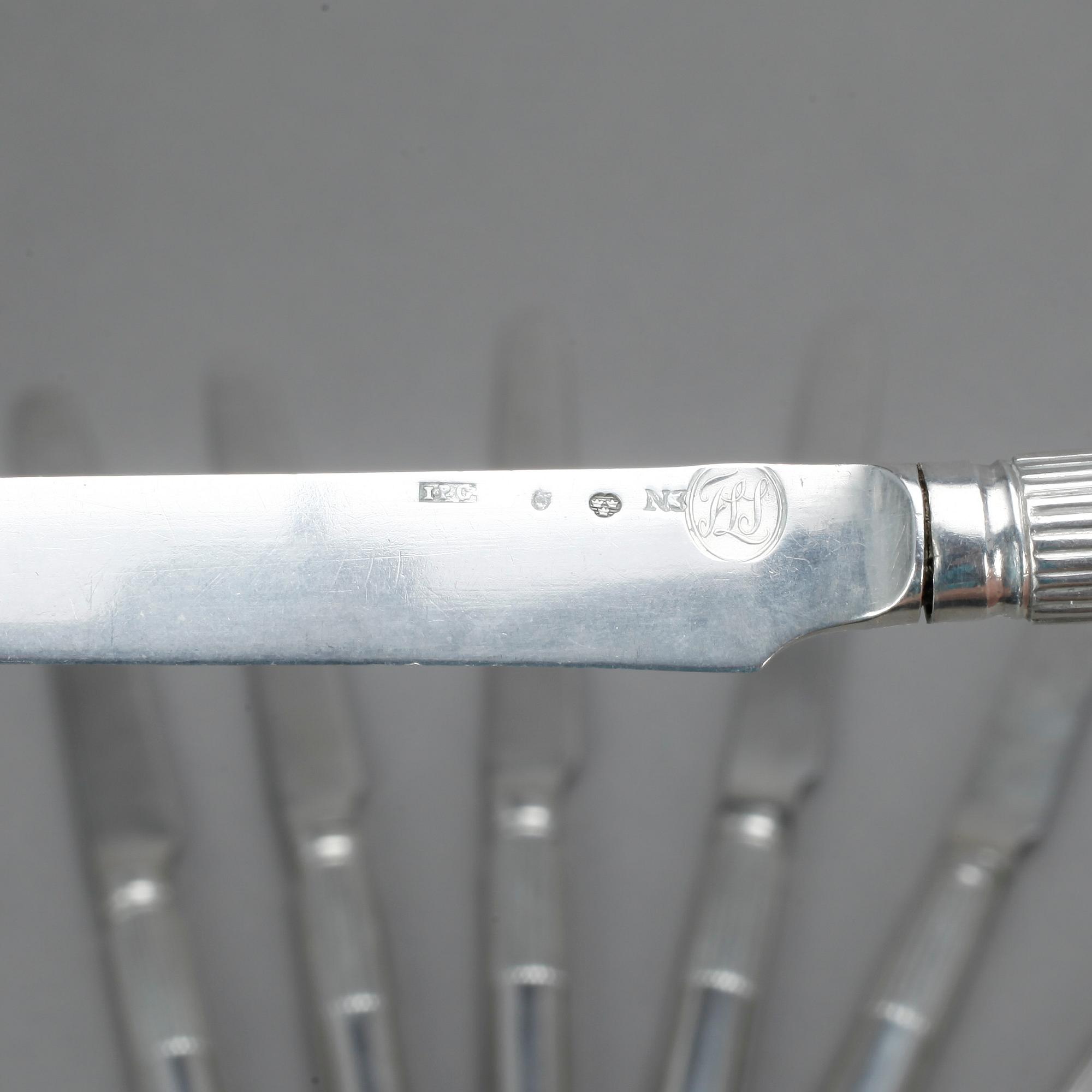 KNIVAR, silver, 6 + 1, bl.a. Johan Petter Grönvall, Stockholm, 1819. Vikt 320 g.