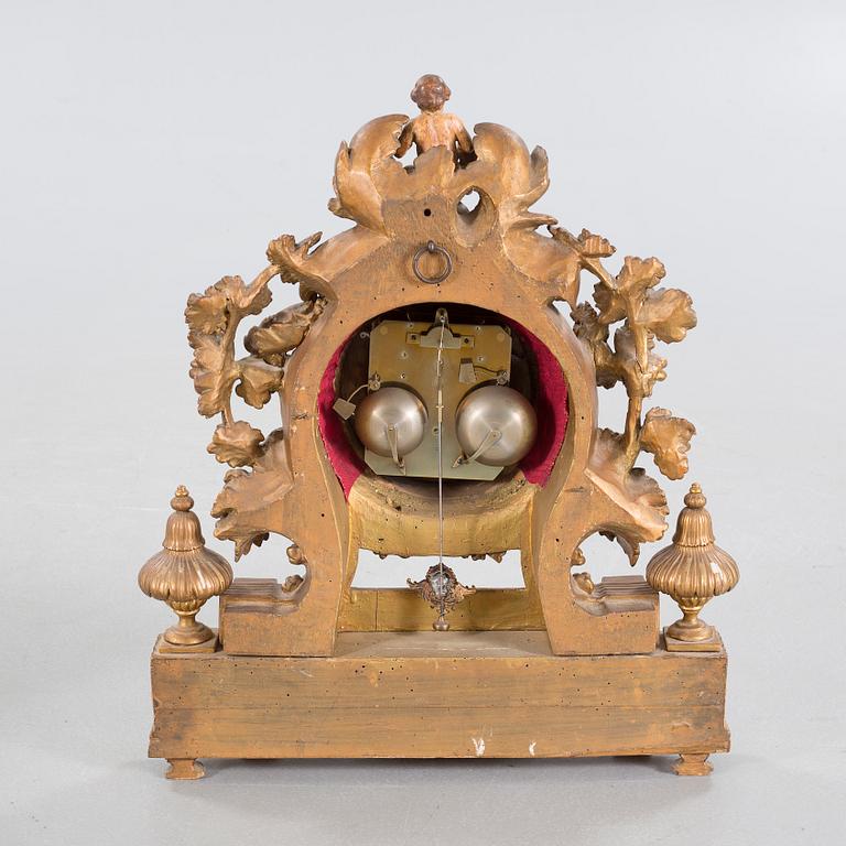 A mantlepiece clock with console from the second half of the 19th century.