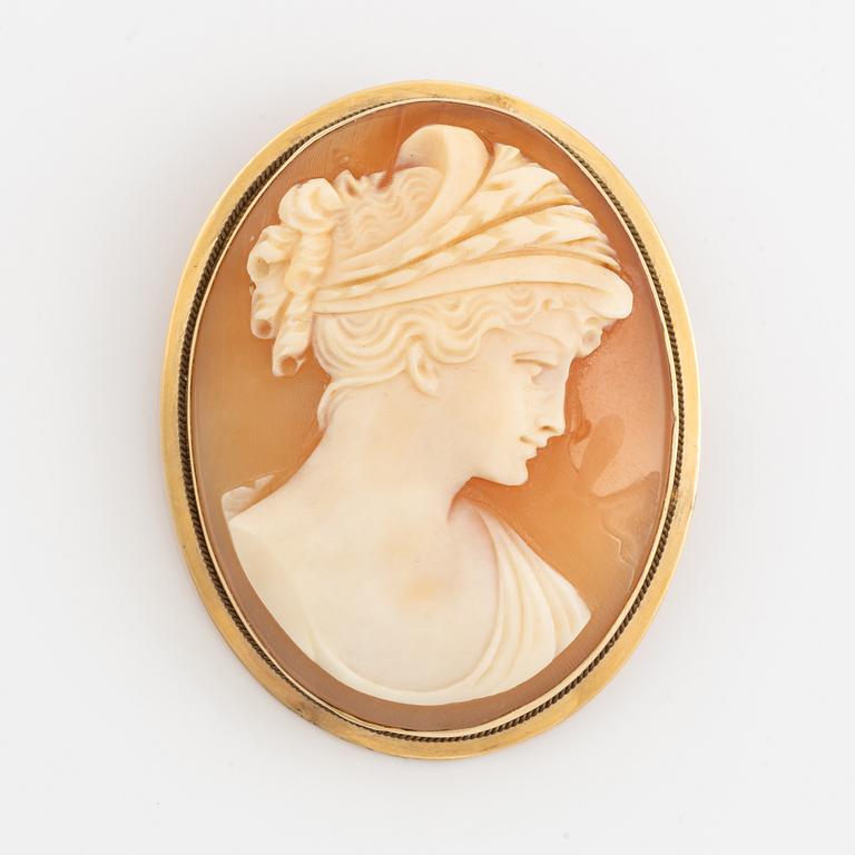 Brooch/pendant 18K gold with shell cameo.
