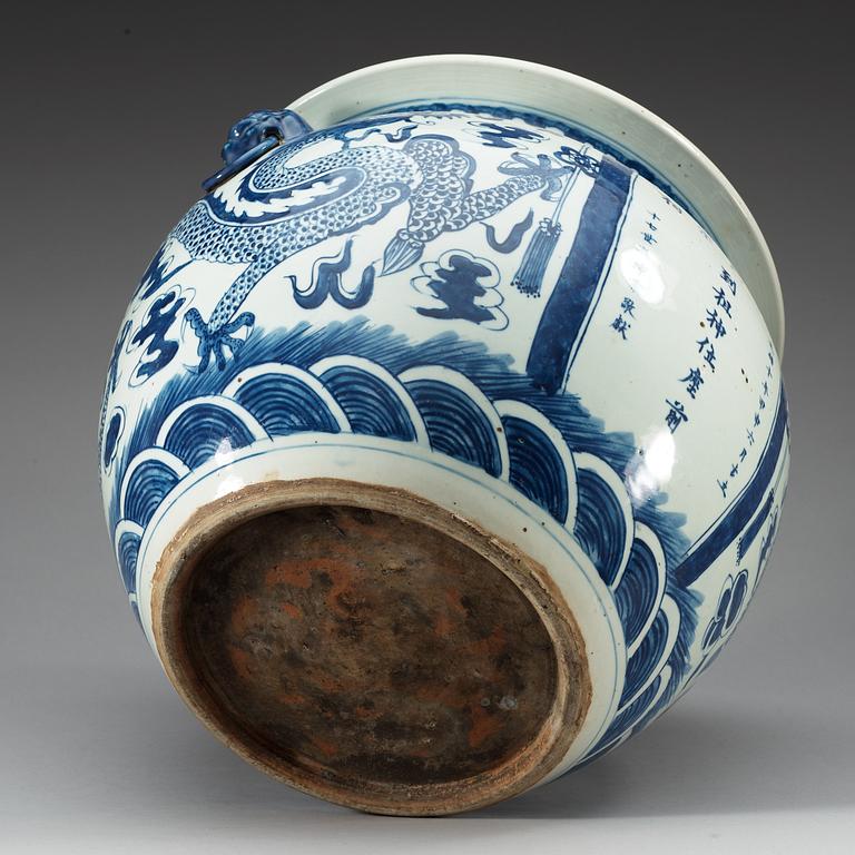 A blue and white fish basin, Qing dynasty.