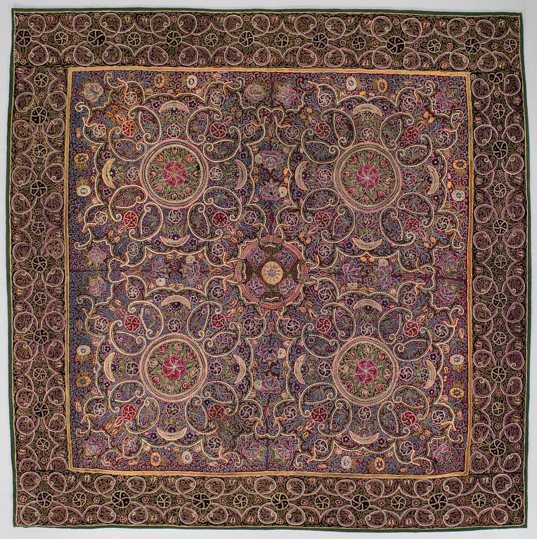 Antikt Rasht-broderi, norra Persien (Iran), omkring år 1900, Ca 145 x 145 cm.