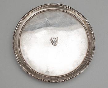 SALVER, silver, troligen Elizabeth Jones, London, England 1789. Tot vikt ca 284 g.