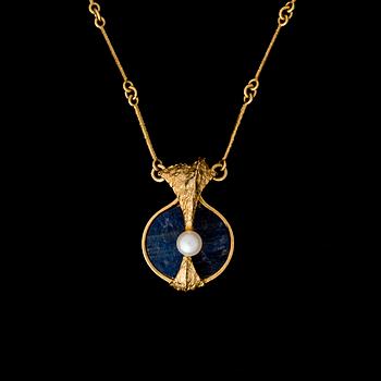 BJÖRN WECKSTRÖM, a pendant "Pearl bridge", 14K gold, spectrolite, cultured pearls. Lapponia 1976.