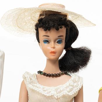 Barbiedockor, 4 st, samt kläder och accessoarer, Mattel, 1960-tal.