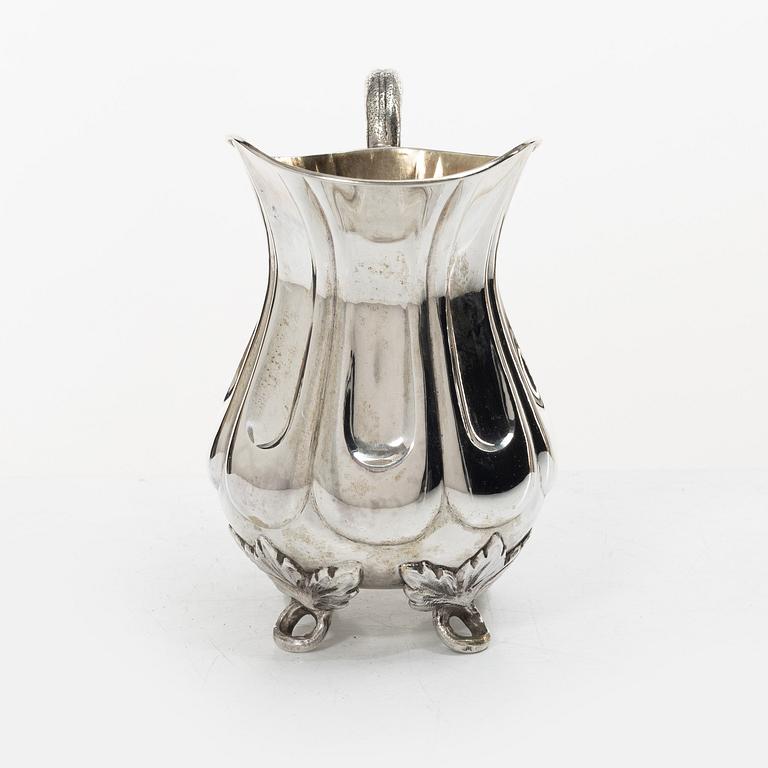 A Swedish silver milk jug, mark of A Bergengren, Lund 1943.