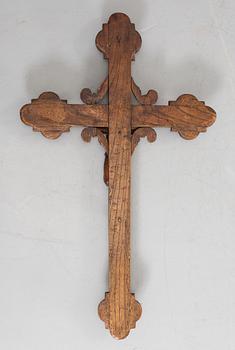 A 19TH CENTURY OAK CRUCIFIX.