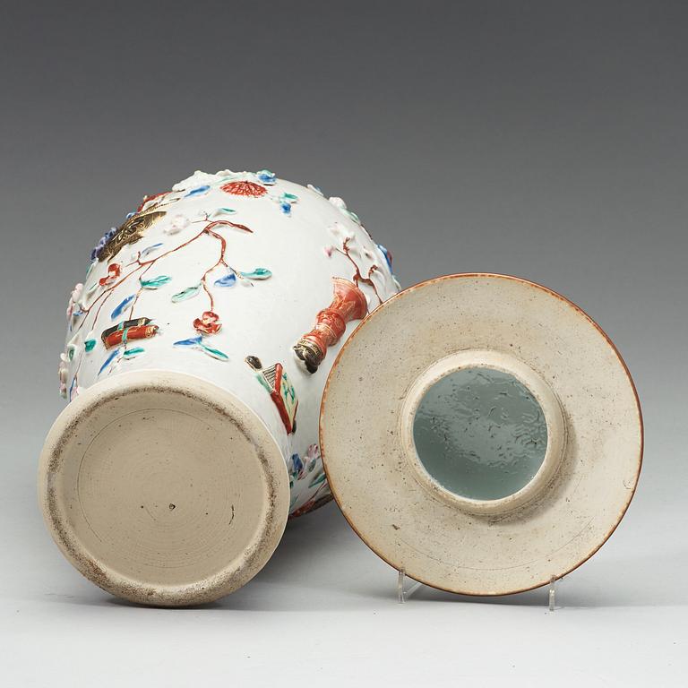 A famille rose porcelain vase and cover, Qingdynasty, circa 1800.