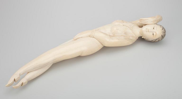 An ivory sculpture/medicin doll, Qing dynasty, ca 1900.