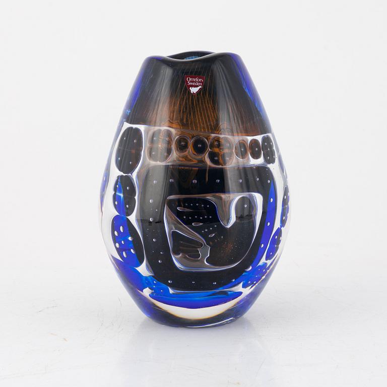 Edvin Öhrström, a 'Flickan och duvan' ariel vase, Orrefors 1979.