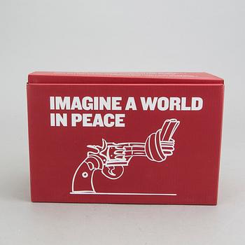 Carl Fredrik Reuterswärd, Non-Violence Project Foundation skulptur 2012.
