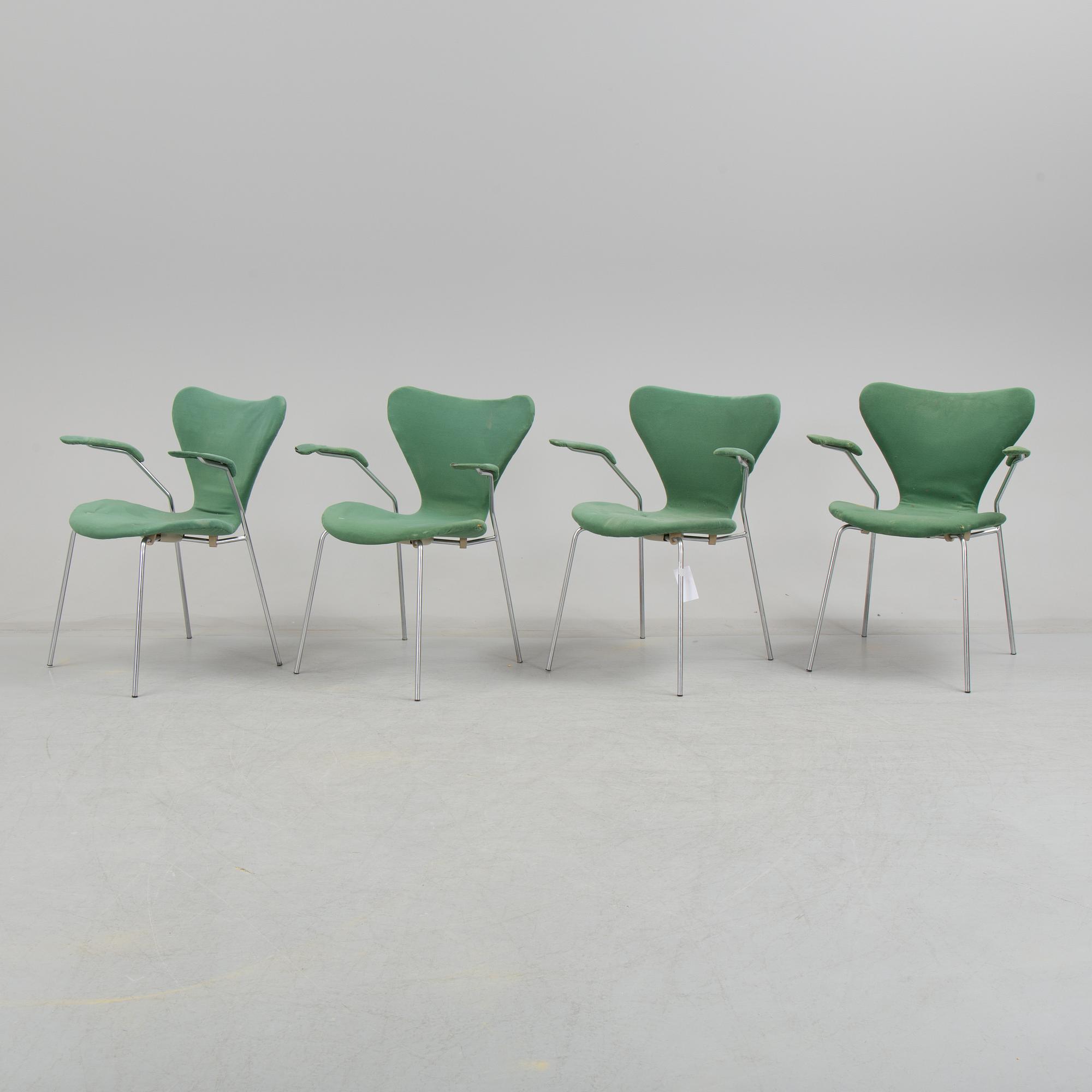 ARNE JACOBSEN, karmstolar, 4 st, "Sjuan" för Fritz Hansen, Danmark, 1970.