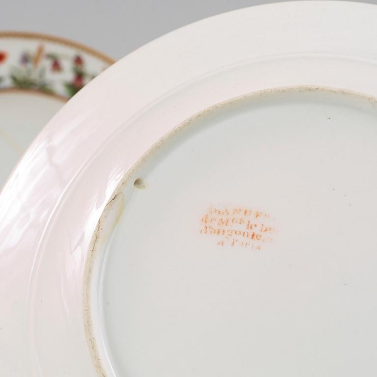 A French part dinner service, Paris, 19th Century. (31pieces).