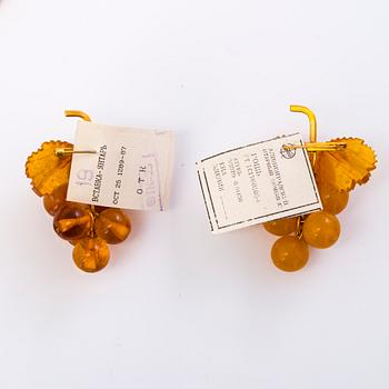 KAULAKORUJA, 3 kpl, ja RINTANEULOJA, 2 kpl, meripihkaa, Neuvostoliitto 1980-luku.